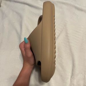 Mad Love Star Slide Sandals/ Taupe/ SZ 8